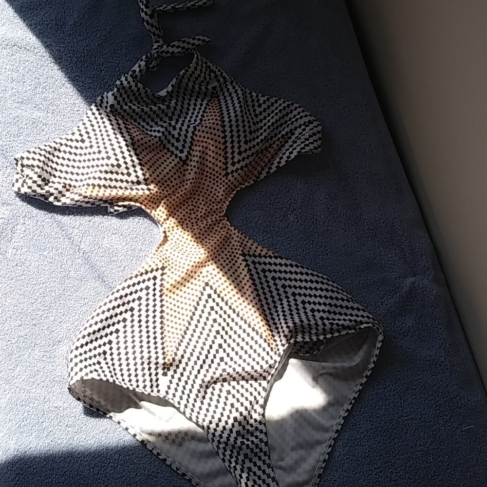 Women's bathing suit